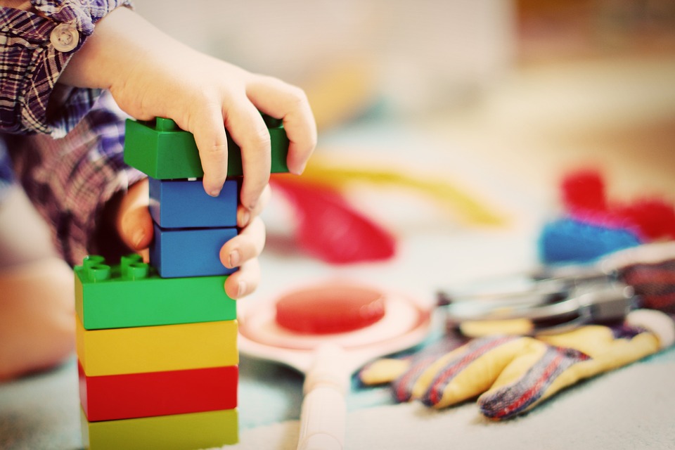 De kracht van spelen: Hoe speelgoed de verbeelding van kinderen stimuleert